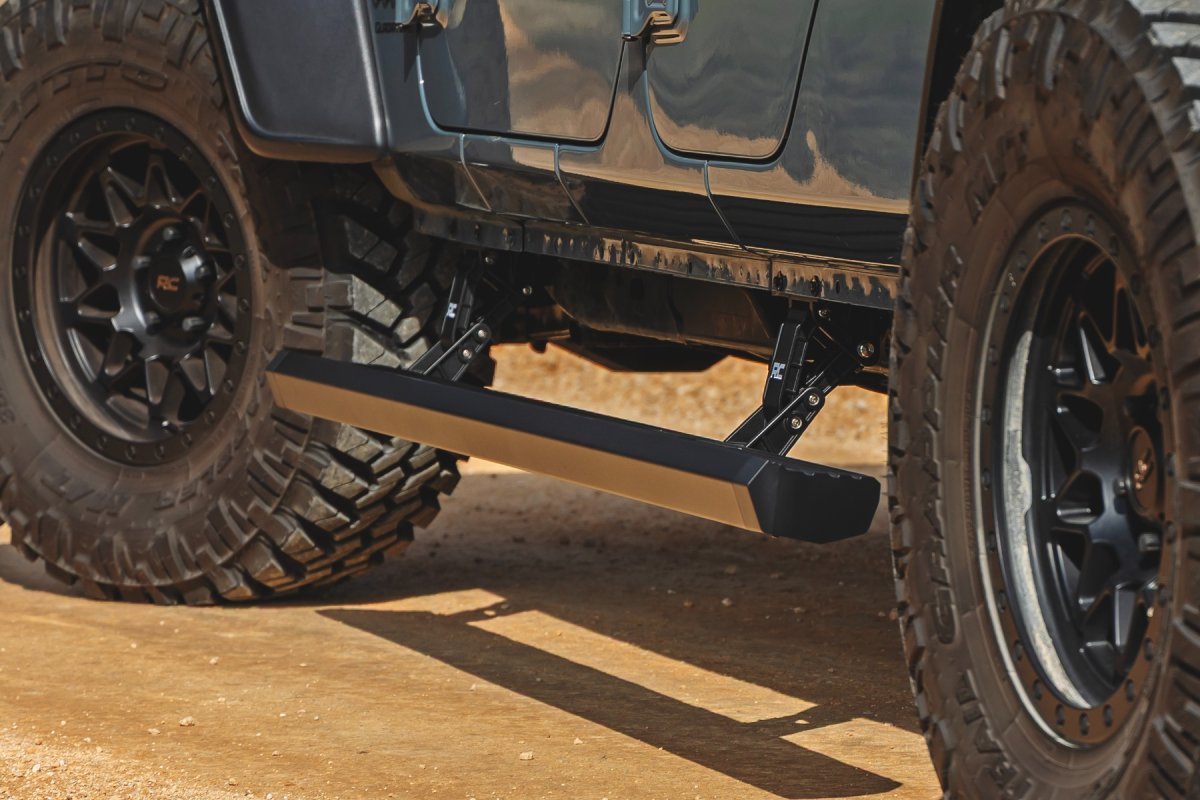 Jeep Gladiator JT Power Running Boards - Rough Country - 6-Inch All-Season Aluminum Boards - '20-'26